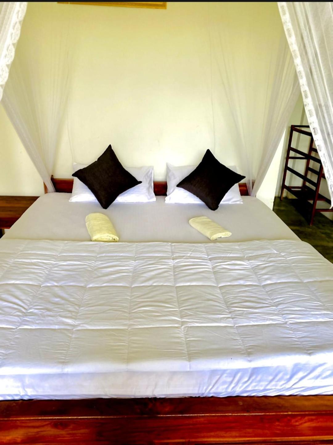 Hotel Blissful Haven Ella Esterno foto